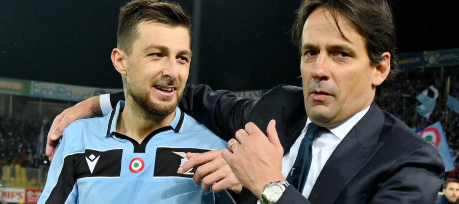 While Inter are tracking Trevoh Chalobah and Manuel Akanji, Francesco Acerbi is waiting for them, hoping to reunite with Simone Inzaghi.