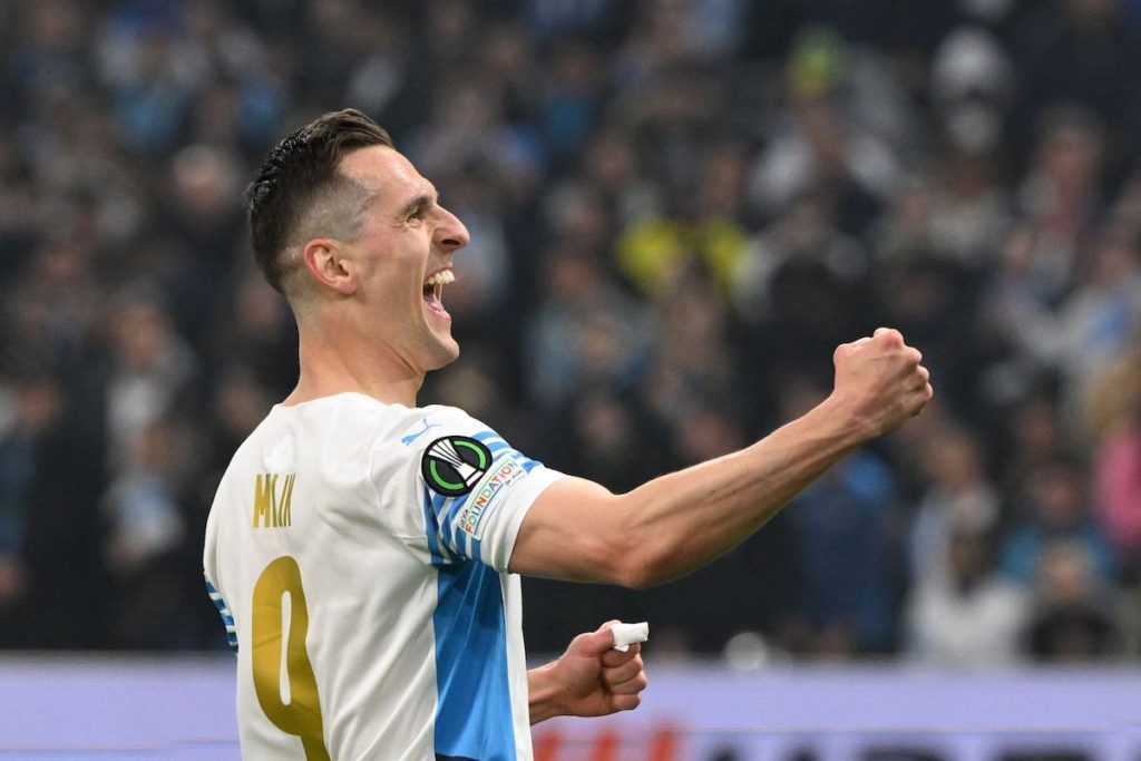 Juventus are confident they will land Memphis Depay, but they are preparing some alternatives, starting with Arkadiusz Milik.