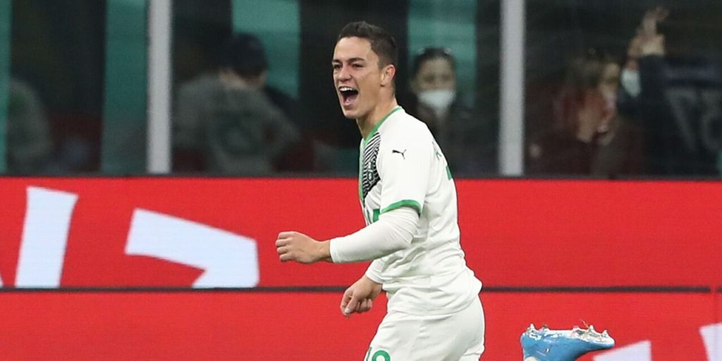 Giacomo Raspadori has chosen to join Napoli, but Sassuolo want to be compensated properly for his departure and the deal hasn't been sealed yet.