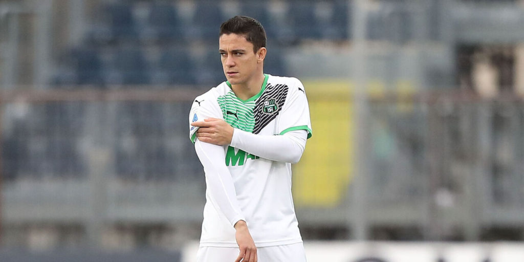 Giacomo Raspadori has accepted the contract offered to Napoli, but while they seek an agreement with Sassuolo, Juventus have shown interest too.
