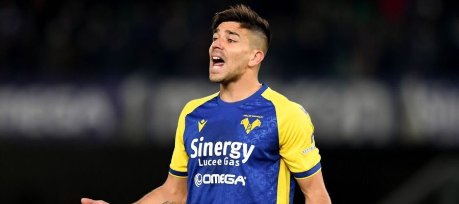 Napoli have confirmed the signing of Giovanni Simeone from Hellas Verona. He has joined the Partenopei on an initial loan deal with an obligation to buy.