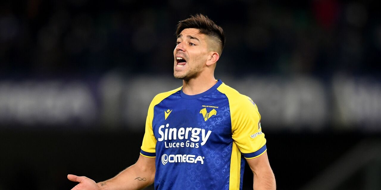 Napoli have confirmed the signing of Giovanni Simeone from Hellas Verona. He has joined the Partenopei on an initial loan deal with an obligation to buy.
