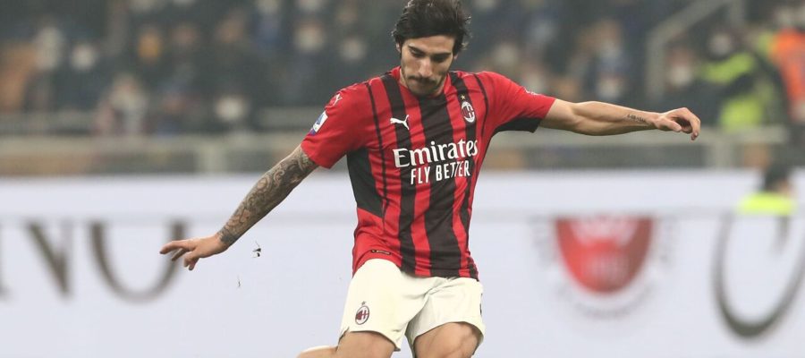 While they search for a midfielder, Milan met again with the entourage of Sandro Tonali to discuss his new contact. His current one expires in 2026.