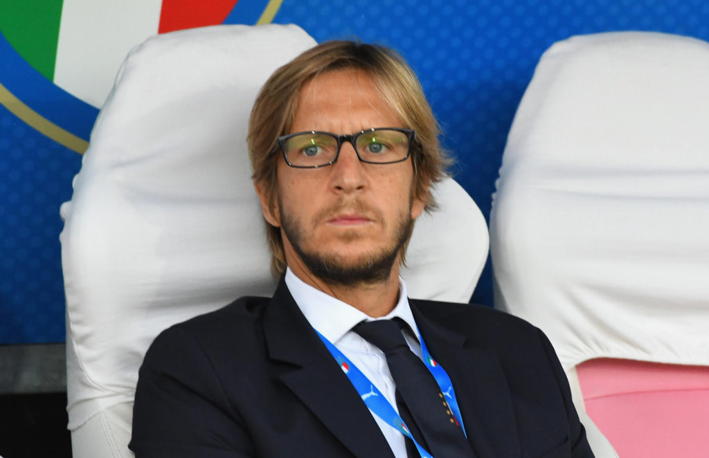 Ex-Milan midfield ace Ambrosini believes the Rossoneri should not get distracted by the one point difference between them and Inter ahead of the Derby.