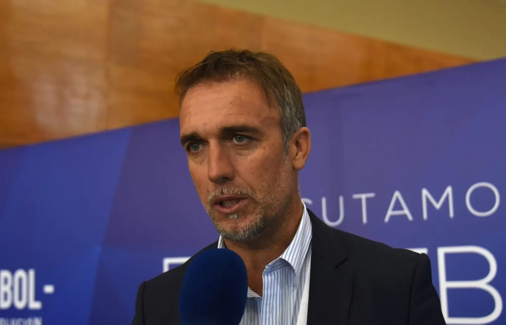 Legendary striker Gabriel Omar Batistuta is in good shape after dealing with knee problems in previous years. He commented on Serie A and his former teams.