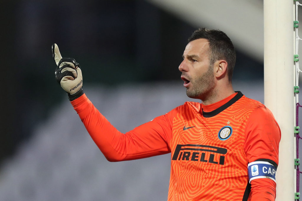 Samir Handanovic didn’t find a new team in the summer after the conclusion of his contract with Inter. He’s considering retiring.