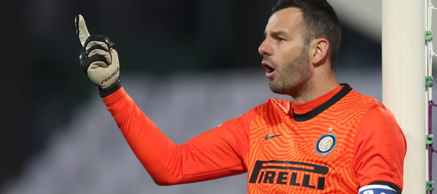 Samir Handanovic didn’t find a new team in the summer after the conclusion of his contract with Inter. He’s considering retiring.