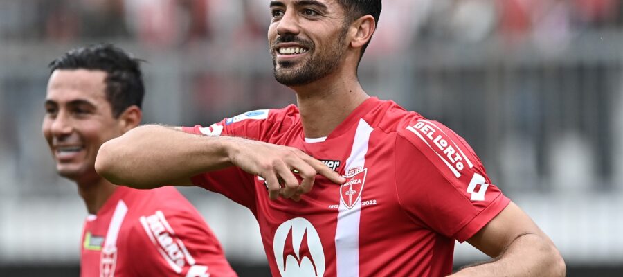 Monza player Pablo Marí is among six people stabbed in a knife attack that happened on Thursday afternoon in a shopping center in Milan