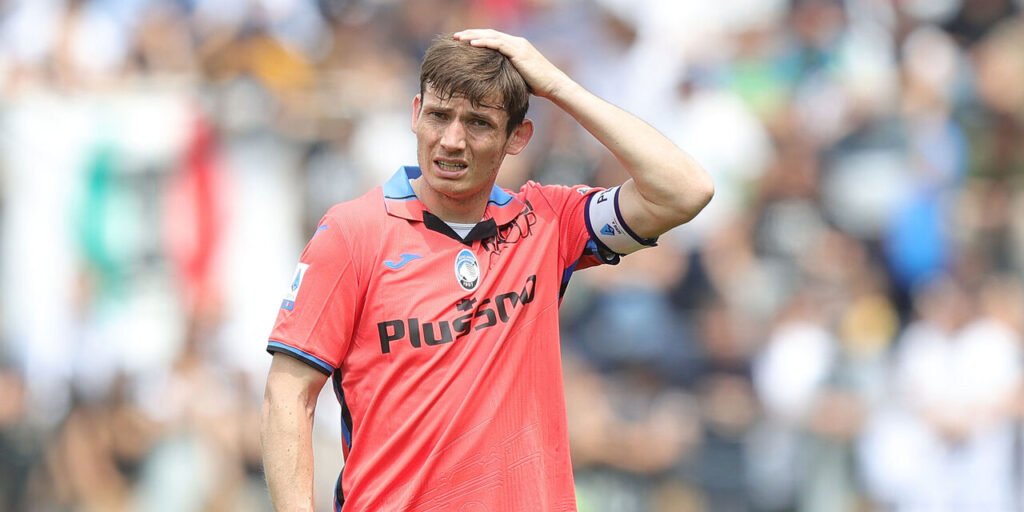 Marten De Roon limped off in the second half of the Lazio game due to a thigh injury. The ensuing tests showed a minor lesion of the biceps femoris muscle.