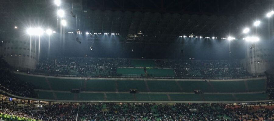Vittorio Boiocchi, one of the leaders of the Curva Nord of Inter, was killed in an ambush Saturday. The news spread during the match versus Sampdoria.