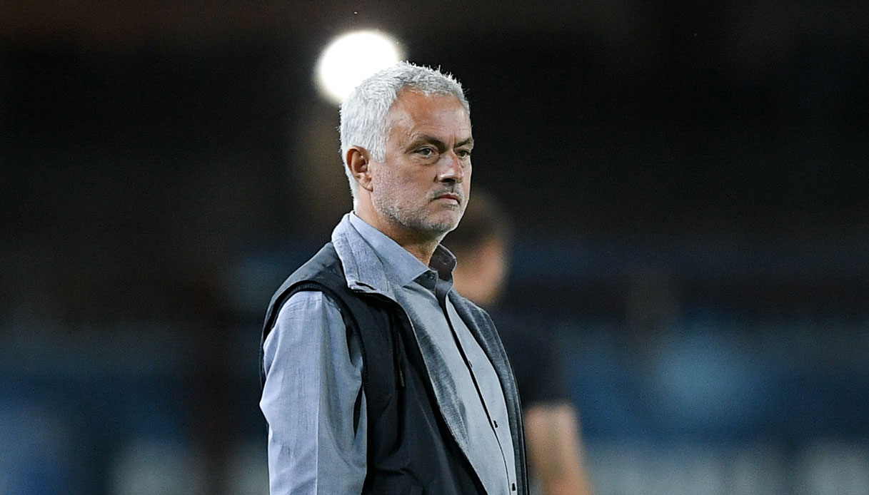 José Mourinho has received a very lucrative offer from Saudi Arabia and is on the radar of a few other top clubs, but Roma believe he will respect his contract.