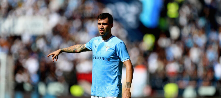 Having suffered from nasal fracture, Romagnoli is under clinical monitoring. He could appear with a silicon mask, although the final call rests with Sarri.