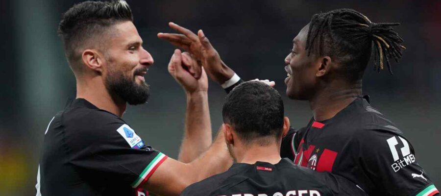 Milan caught another last-minute win on Sunday night as they beat Fiorentina 2-1 to maintain their gap from table leader Napoli unchanged at eight points