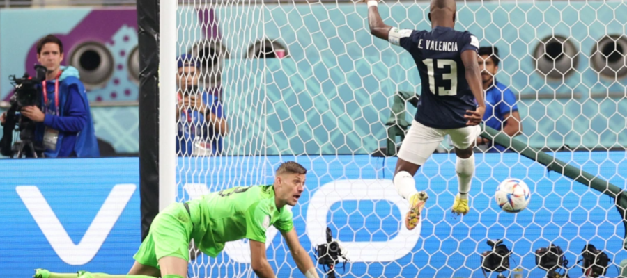 Netherlands and Ecuador tied 1-1 their second World Cup test on Friday, an outcome that leaves both sides' qualification chances intact