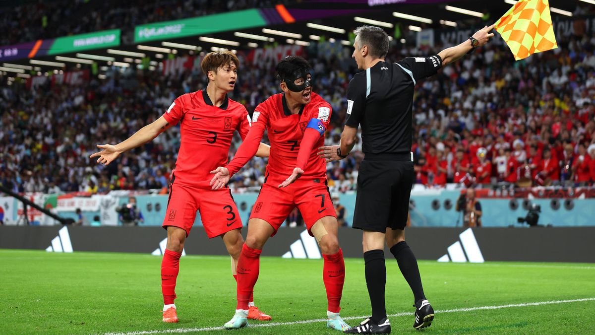 South Korea put in an encouraging performance in their World Cup Group H opener as they drew 0-0 with two-time champions Uruguay.