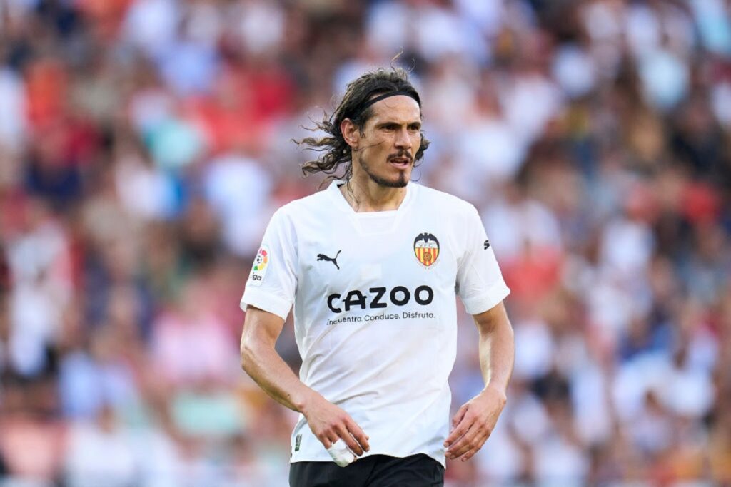 A few years after leaving, Edinson Cavani continues to follow Napoli from afar, and he’s hopeful the Azzurri will take home the long-awaited Scudetto.