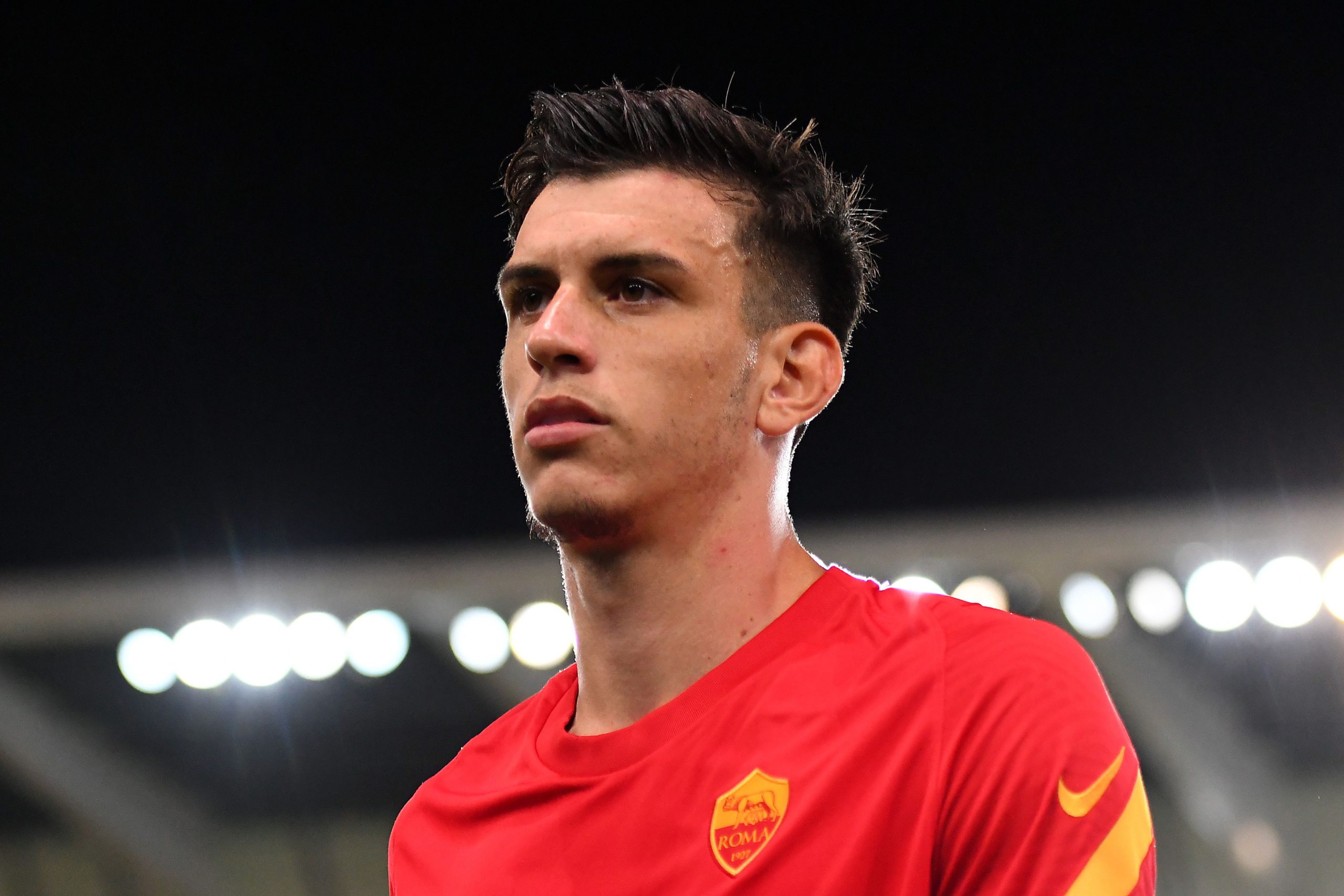 Nottingham Forest reportedly intend to make a lucrative offer for Roger Ibanez, whom Roma made available since they already signed two center-backs.