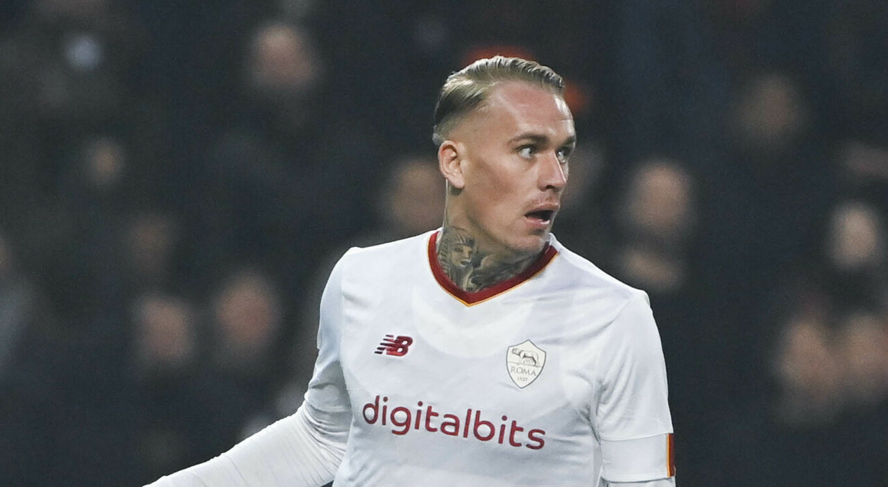 Roma are in advanced talks to sign Rasmus Kristensen from Leeds United, but Rick Karsdorp has no intention of leaving and is blocking a new arrival.