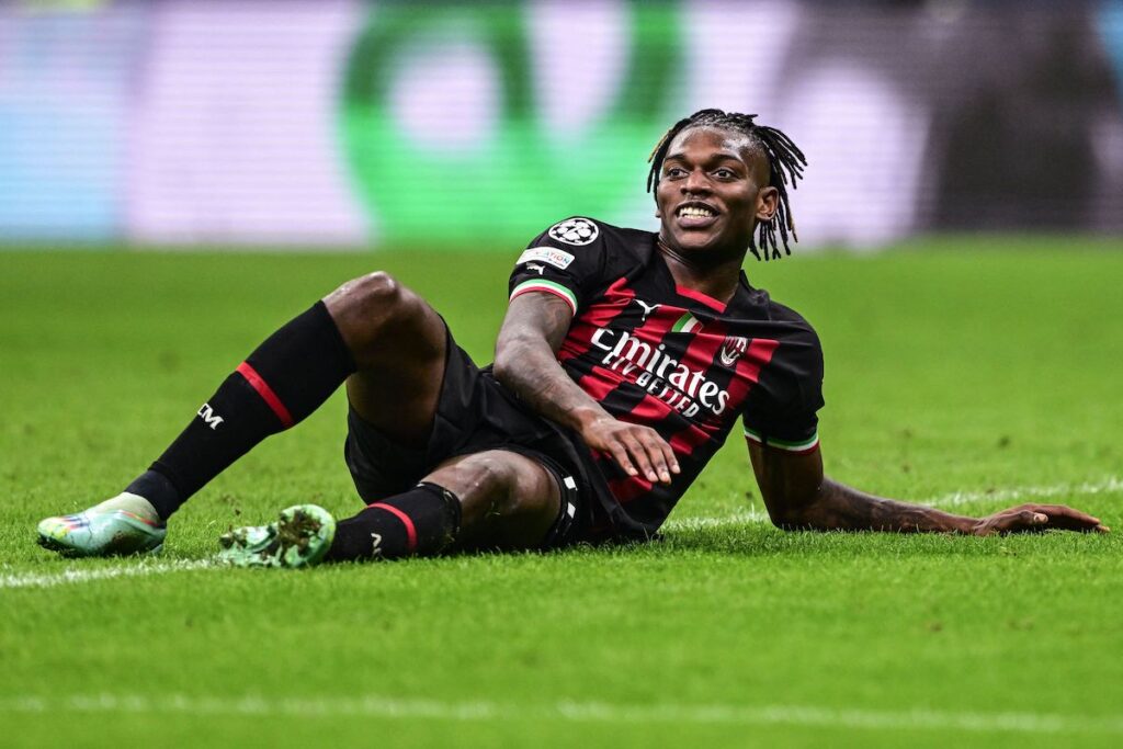 Rafael Leao won’t put pen to paper on his extension with Milan Friday as anticipated. He and the club have decided to delay the event by a few days.