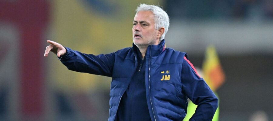 An unusual choice by José Mourinho played a big role in Roma nipping Juventus in the past round. The Portuguese gaffer decided to bench his strikers.