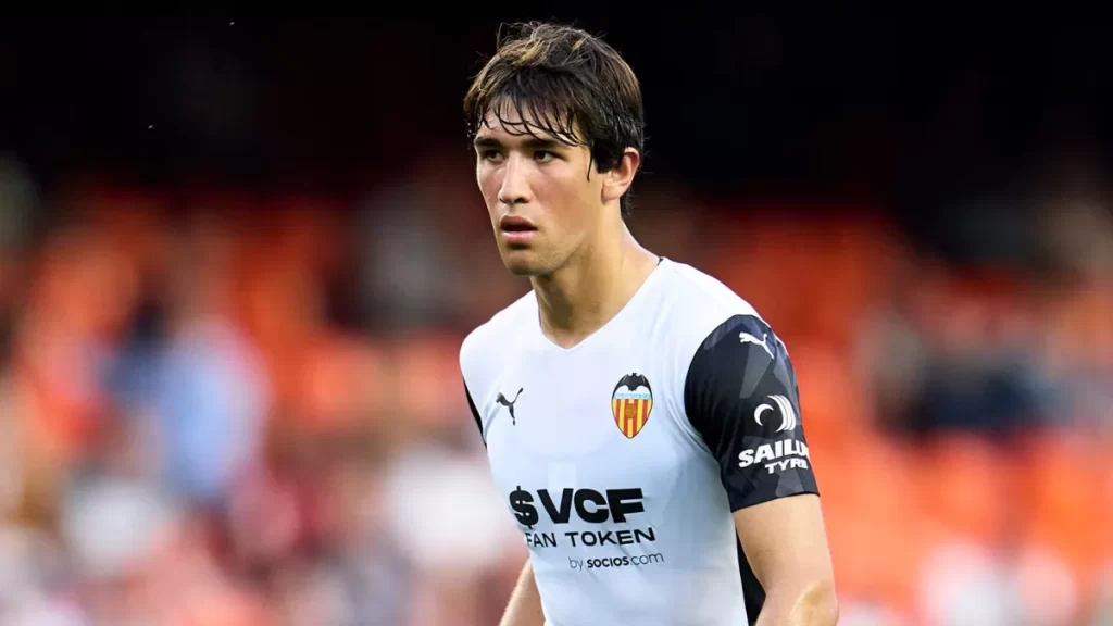 Inter will likely have to sign a wing-back in January since Robin Gosens could be on his way out, and they are keen on Valencia youngster Jesus Vazquez.