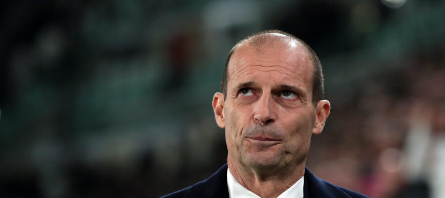 Unlike in previous seasons, Juventus coach Massimiliano Allegri has been very reluctant to move away from his trusted 3-5-2 scheme so far.