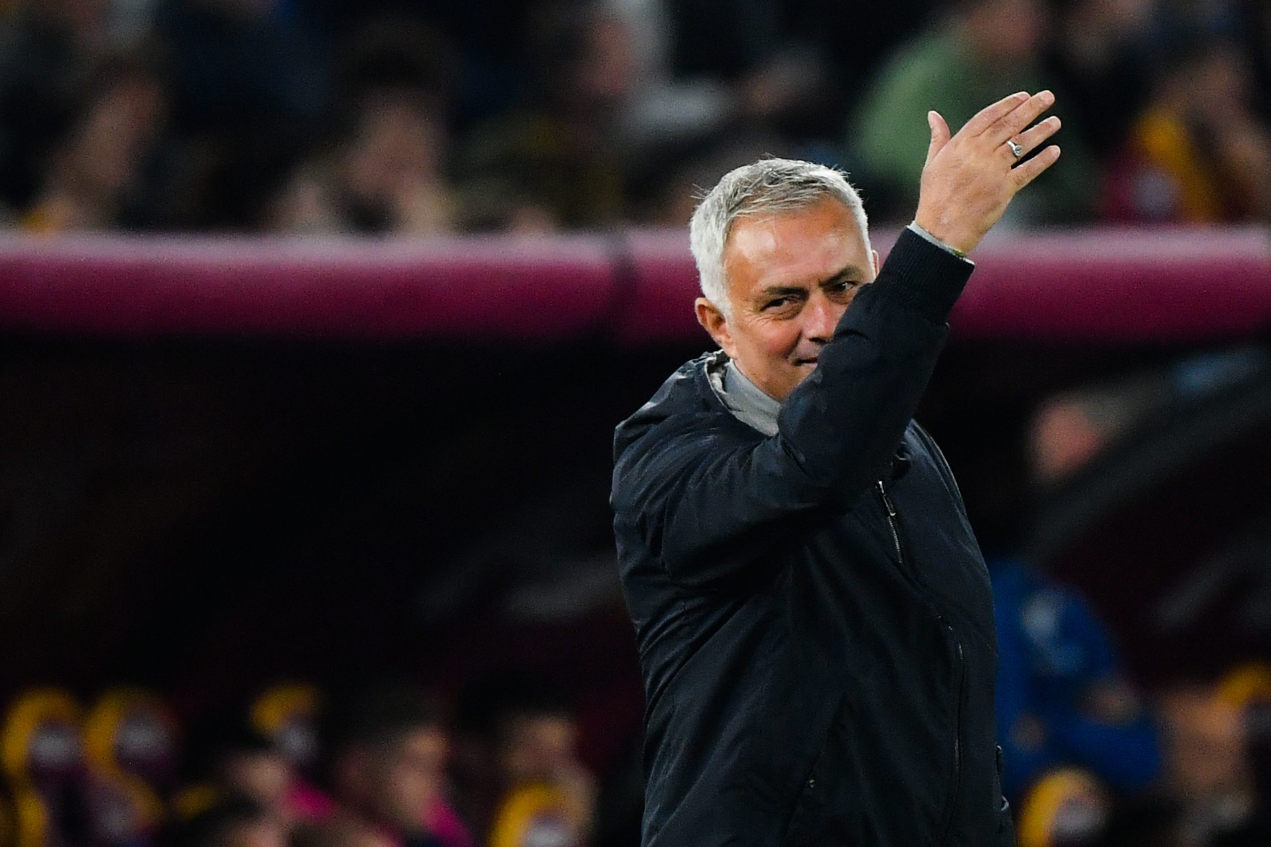 Roma are in a full-fledged crisis following the 1-4 loss to Genoa, but the trust of the management in José Mourinho isn’t wavering at this stage.