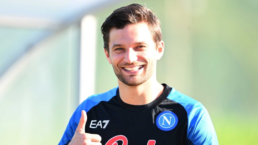 Bartosz Bereszynski spoke about his recent move to Napoli and the upcoming clash with Juventus in an interview: "It's a very happy moment."