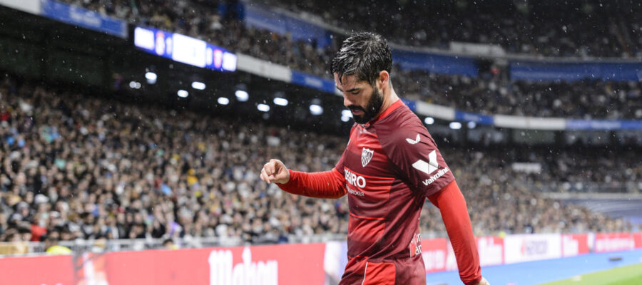 With Nicolò Zaniolo headed to Galatasaray, Isco has been offered to Roma by some intermediaries to fill the void.