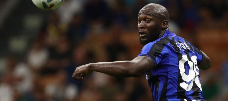 The whole Roma brass flew to London to negotiate with Chelsea, and they’ll return to Italy with Romelu Lukaku after concurring with the Blues.