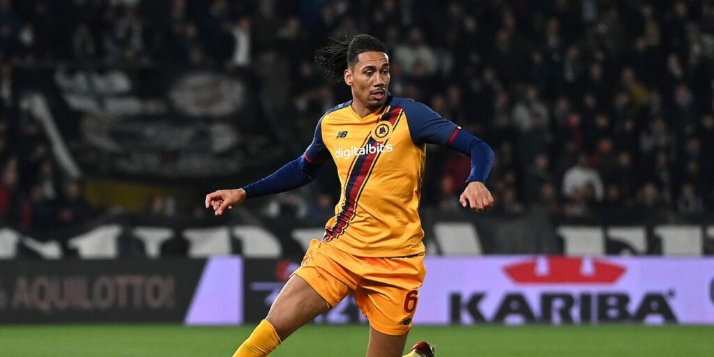 Roma offered an extension to Chris Smalling, who will be out of contract in June if he doesn’t pick up his option to prolong it.