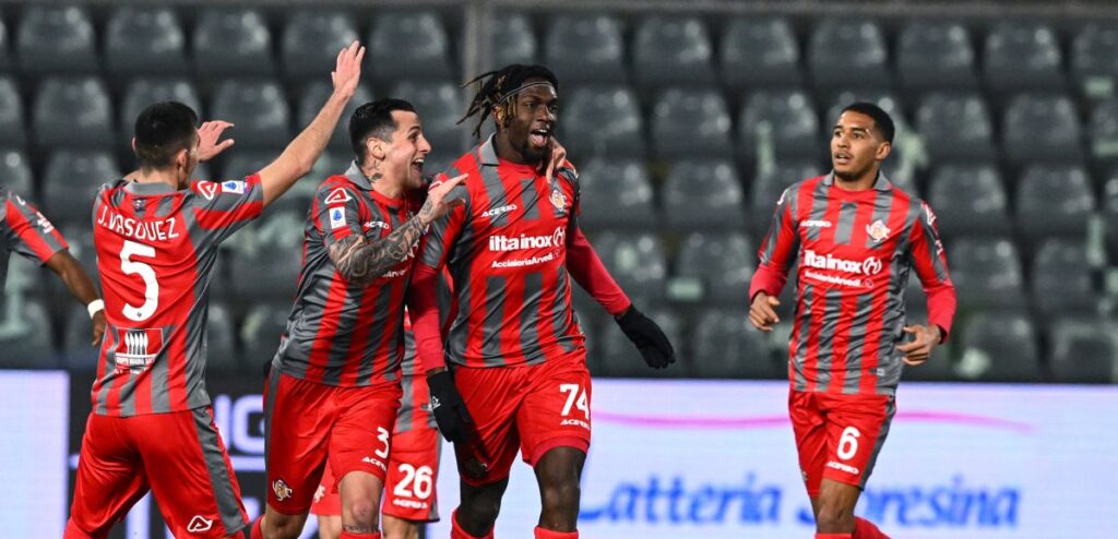 Cremonese found their first Serie A victory since 1996 after they defeated Roma 2-1 in Cremona on Tuesday night as the visitors put in a woeful display.