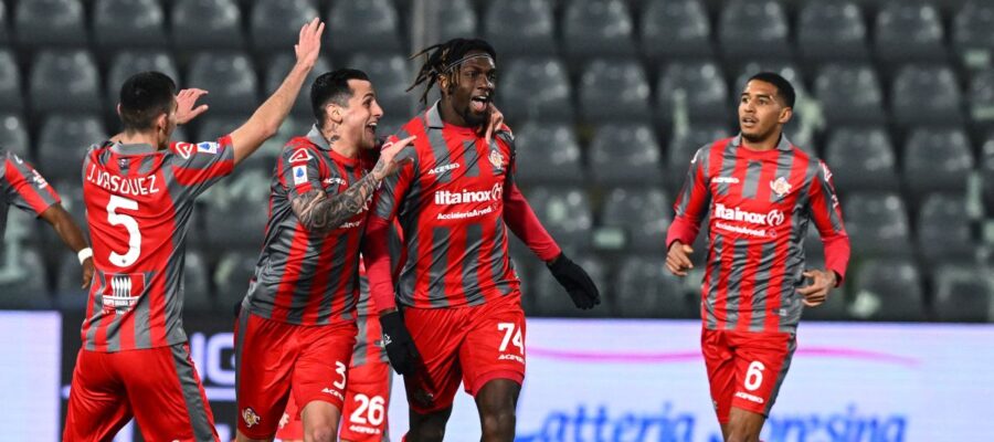 Cremonese found their first Serie A victory since 1996 after they defeated Roma 2-1 in Cremona on Tuesday night as the visitors put in a woeful display.