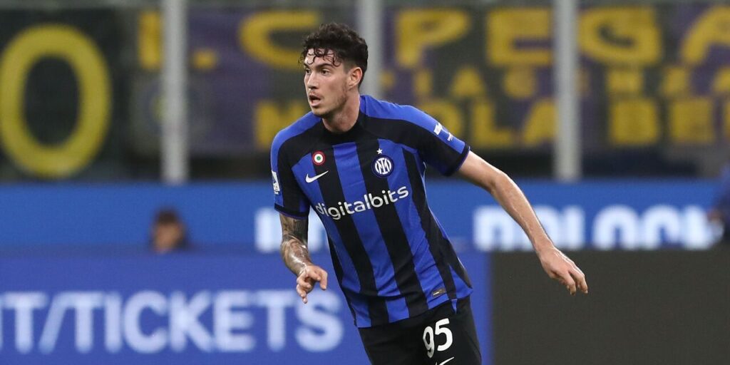 Inter met with the agent of Alessandro Bastoni Wednesday, shortly after the rumors about the difficulty of the negotiation to renew his contract circulated.