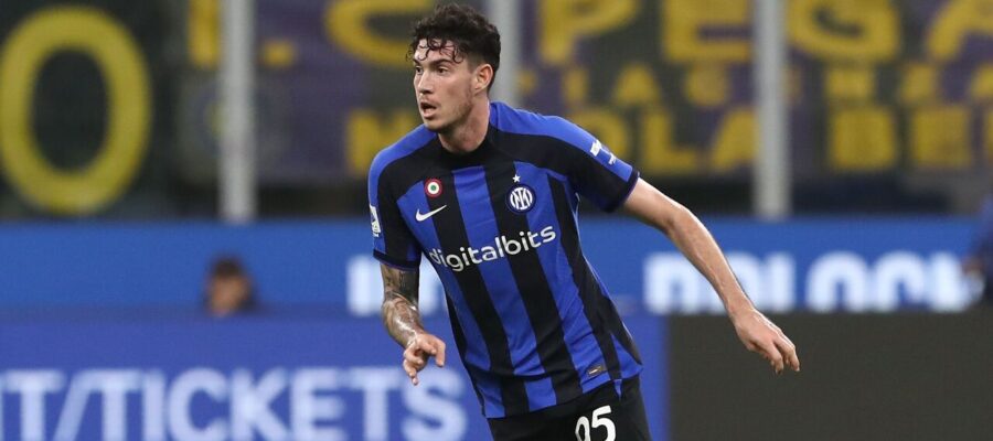 Inter met with the agent of Alessandro Bastoni Wednesday, shortly after the rumors about the difficulty of the negotiation to renew his contract circulated.