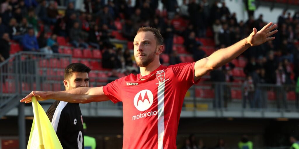 Juventus are keeping tabs on Monza ace Carlos Augusto as they will likely move on from Alex Sandro at the end of the season.