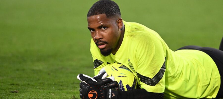 Mike Maignan returned to form in the Napoli clash in Round 24 after some subpar performances for his standard. Milan have never doubted him.