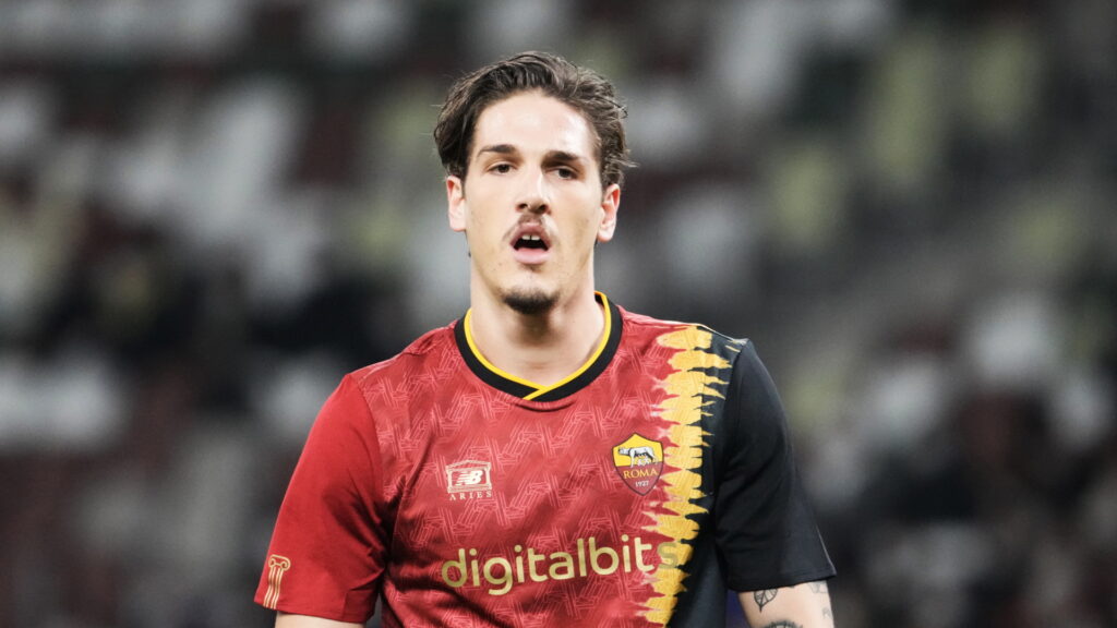 Galatasaray and Fenerbahçe are in talks with Roma to try signing Nicolò Zaniolo. The transfer market in Turkey is open for a couple more days.