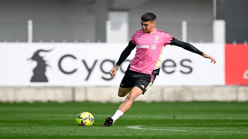 Enzo Barrenechea drew his first start against Torino, playing over Leandro Paredes to replace the suspended Manuel Locatelli.