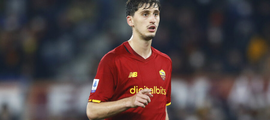 Milan are scrambling to find a new defender, and they might get one from Roma, Marash Kumbulla. The Giallorossi need to part ways with one of their players.