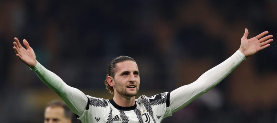 Adrien Rabiot appears to have made up his mind and will stay at Juventus for at least one further season, snubbing a late offer from Manchester United.