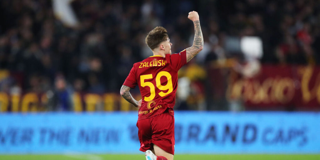 With the help of a favorable bounce, Nicola Zalewski recorded his first-ever goal against Sassuolo, although it wasn’t enough for his side to get points.