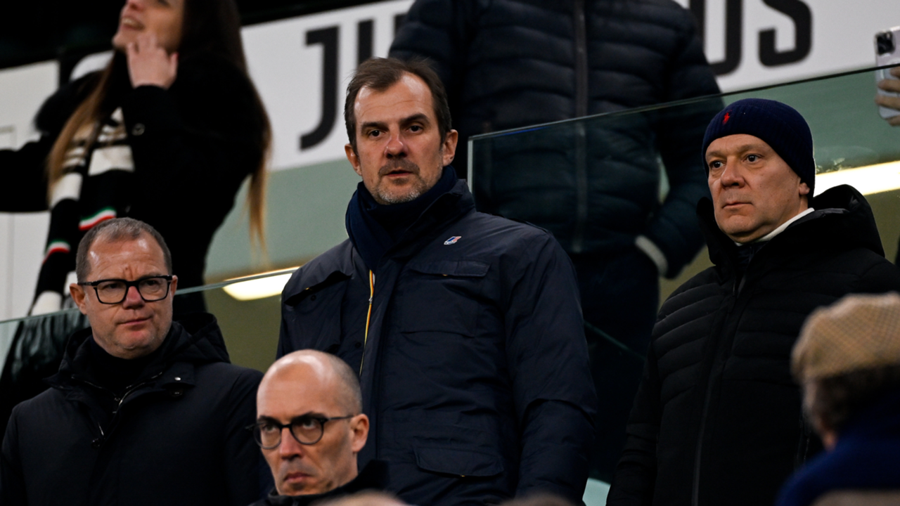 Dusan Vlahovic, who’s having a bumpy season, continues to be linked to an exit, as Juventus might have to bankroll their summer moves through a pricey sale.