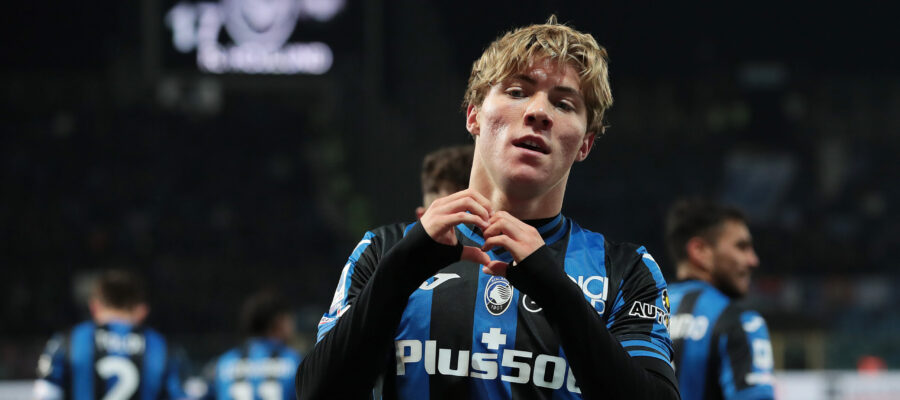 Manchester United are expected to go after Rasmus Hojlund following the completion of the André Onana deal. The distance with Inter has narrowed.
