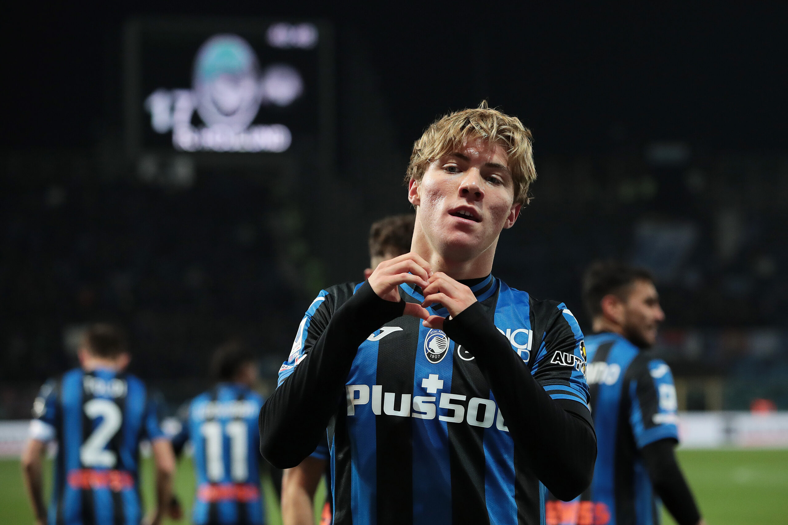 Manchester United are expected to go after Rasmus Hojlund following the completion of the André Onana deal. The distance with Inter has narrowed.