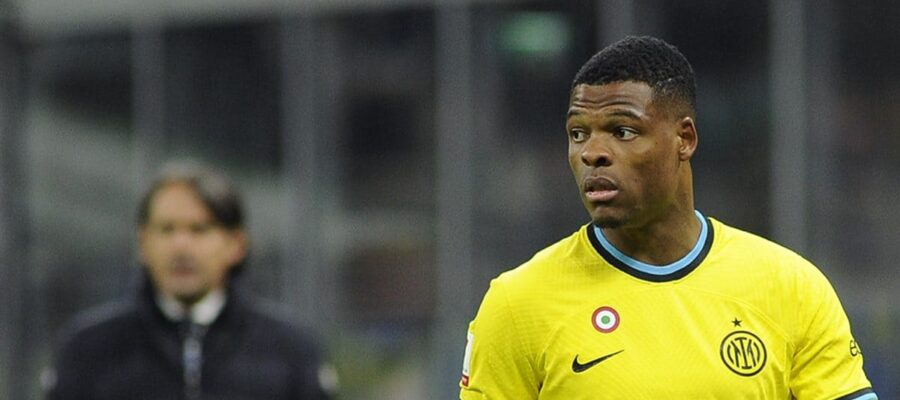 Denzel Dumfries could have left Inter last summer as he drew offers from the Premier League. Simone Inzaghi convinced him to stay.