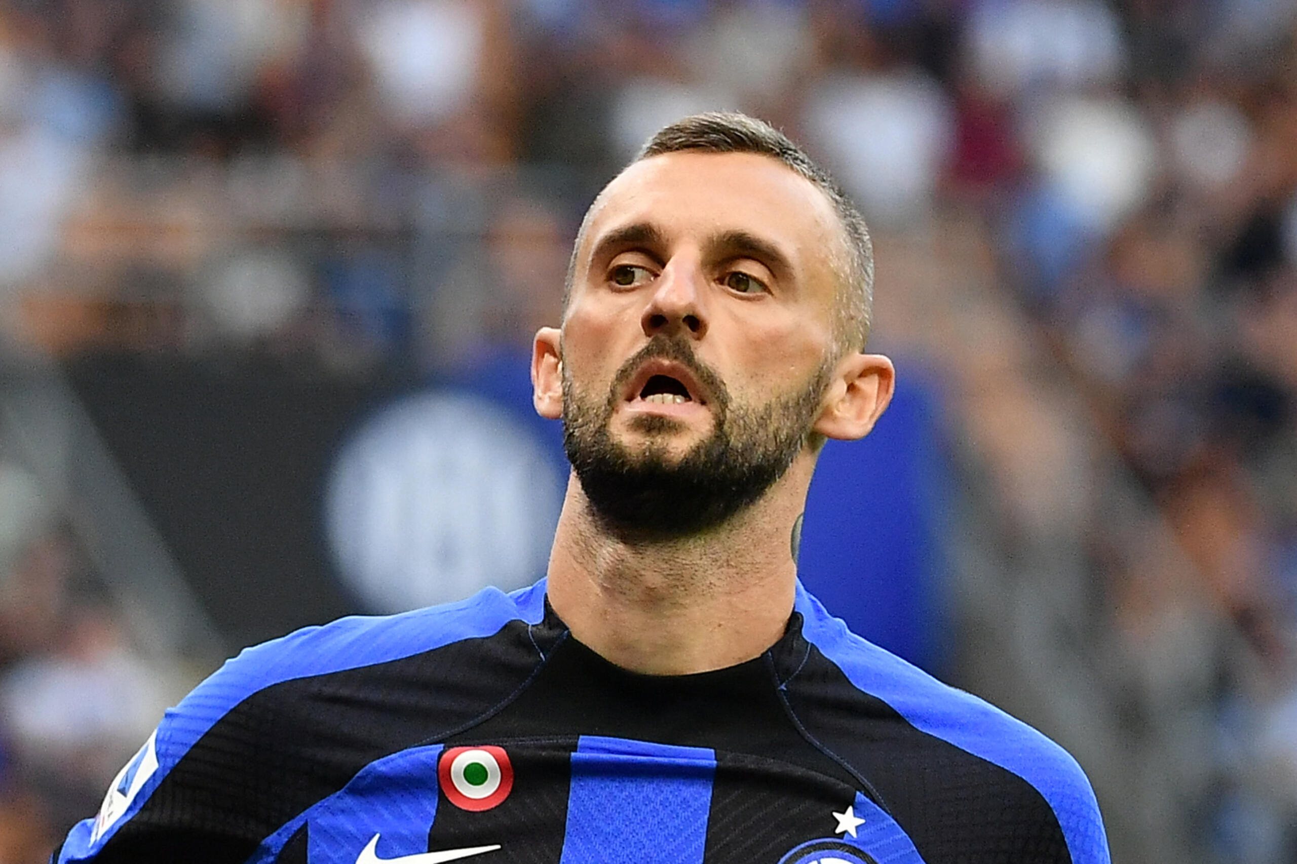 Inter and Al Nassr have reached agreement on a €23M fee for Marcelo Brozovic, but the player is buying time and upped his demands to move to Saudi Arabia.
