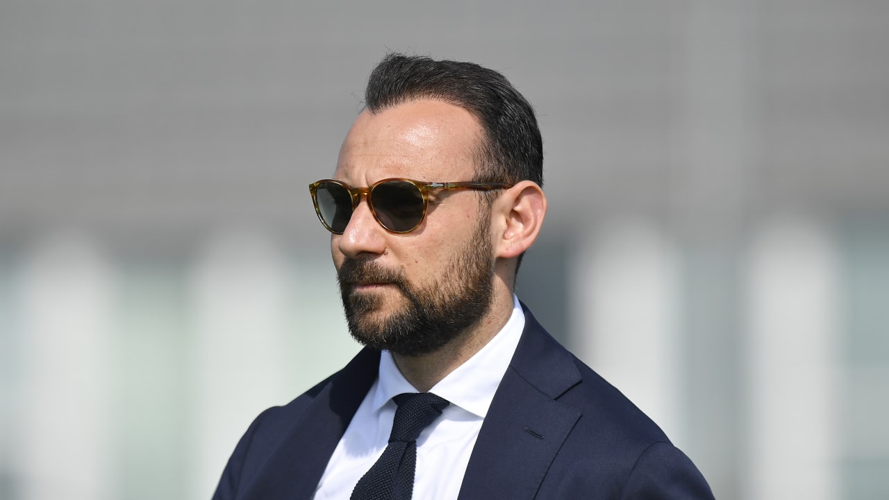 Juventus believe Napoli president Aurelio De Laurentiis will eventually let Cristiano Giuntoli go. However, they would have a readymade alternative.