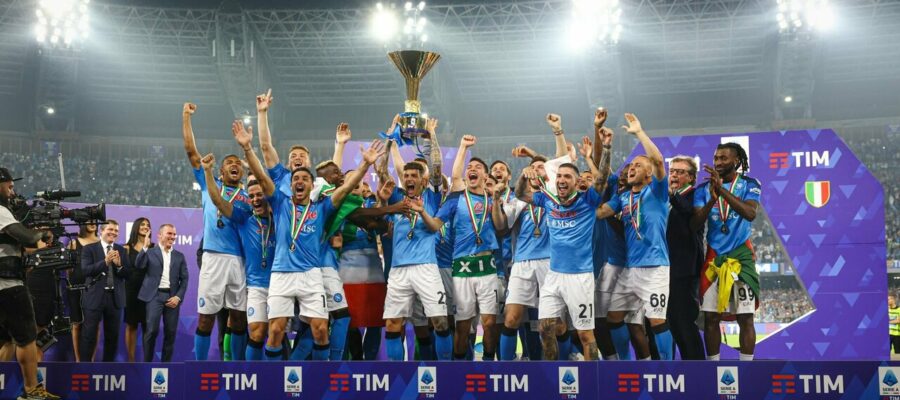 Latest reports indicate that Napoli are interested to sign two Brazilian defenders, one of them being an up-and-coming talent from the ranks of Corinthians.