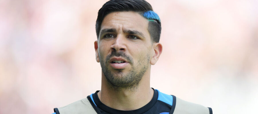 Napoli bought out Giovanni Simeone from Hellas Verona Thursday, but he’s not a lock to stay put, as Lazio continue to be keen.